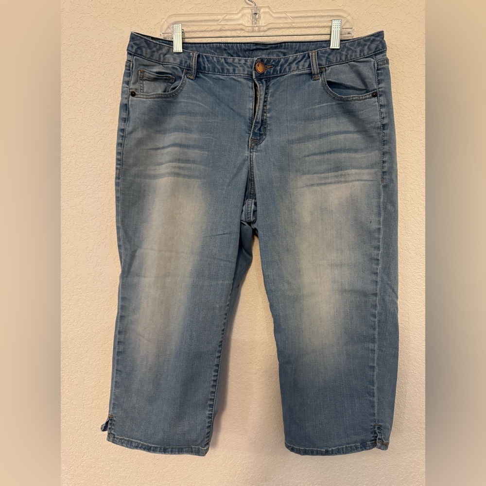 Lane Bryant capri size 16